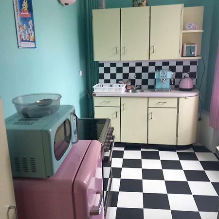 Vintage ,La Capsule Temporelle Wifi Draps Parking Publique Gratuit Appartement Thiers Buitenkant foto
