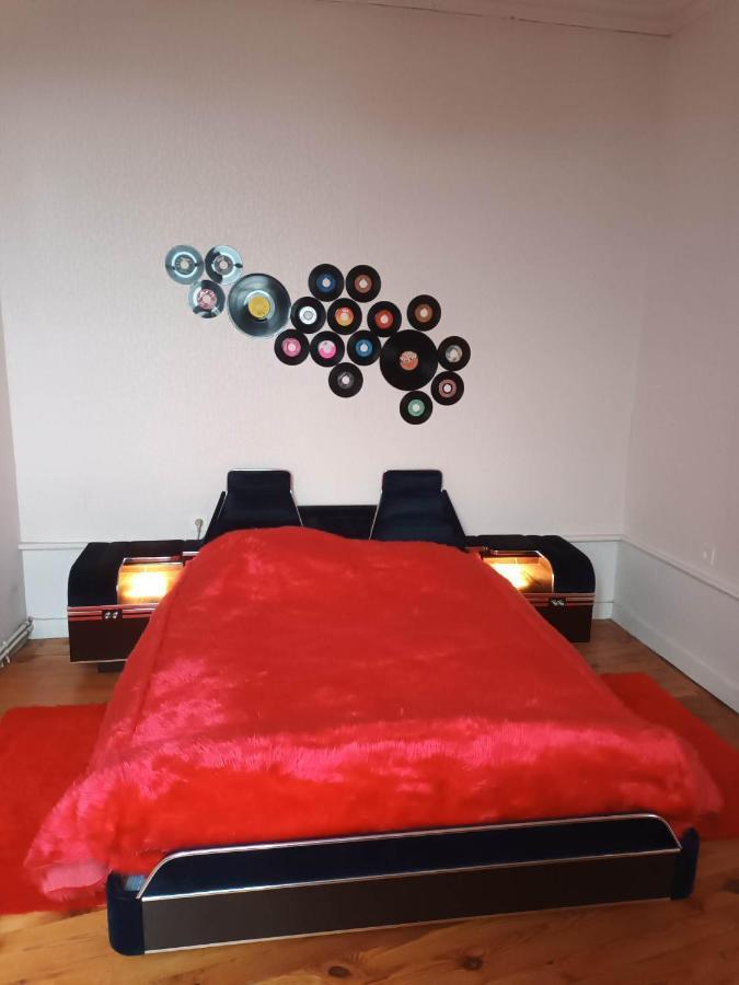Vintage ,La Capsule Temporelle Wifi Draps Parking Publique Gratuit Appartement Thiers Buitenkant foto