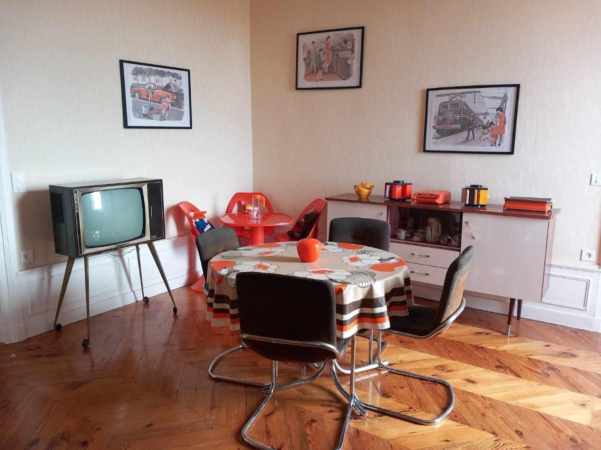 Vintage ,La Capsule Temporelle Wifi Draps Parking Publique Gratuit Appartement Thiers Buitenkant foto